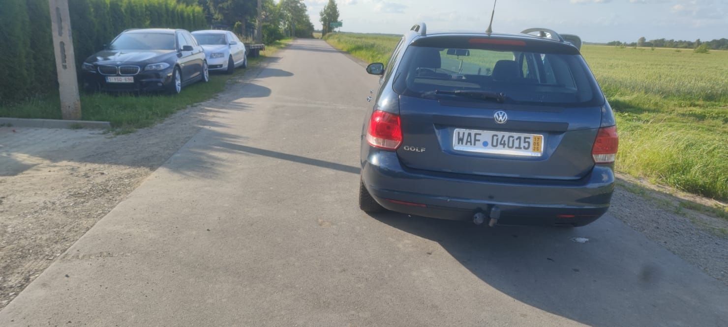 Granatowy vv golf combi