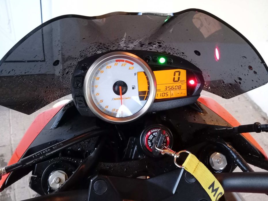 Moto Kawasaki Z1000