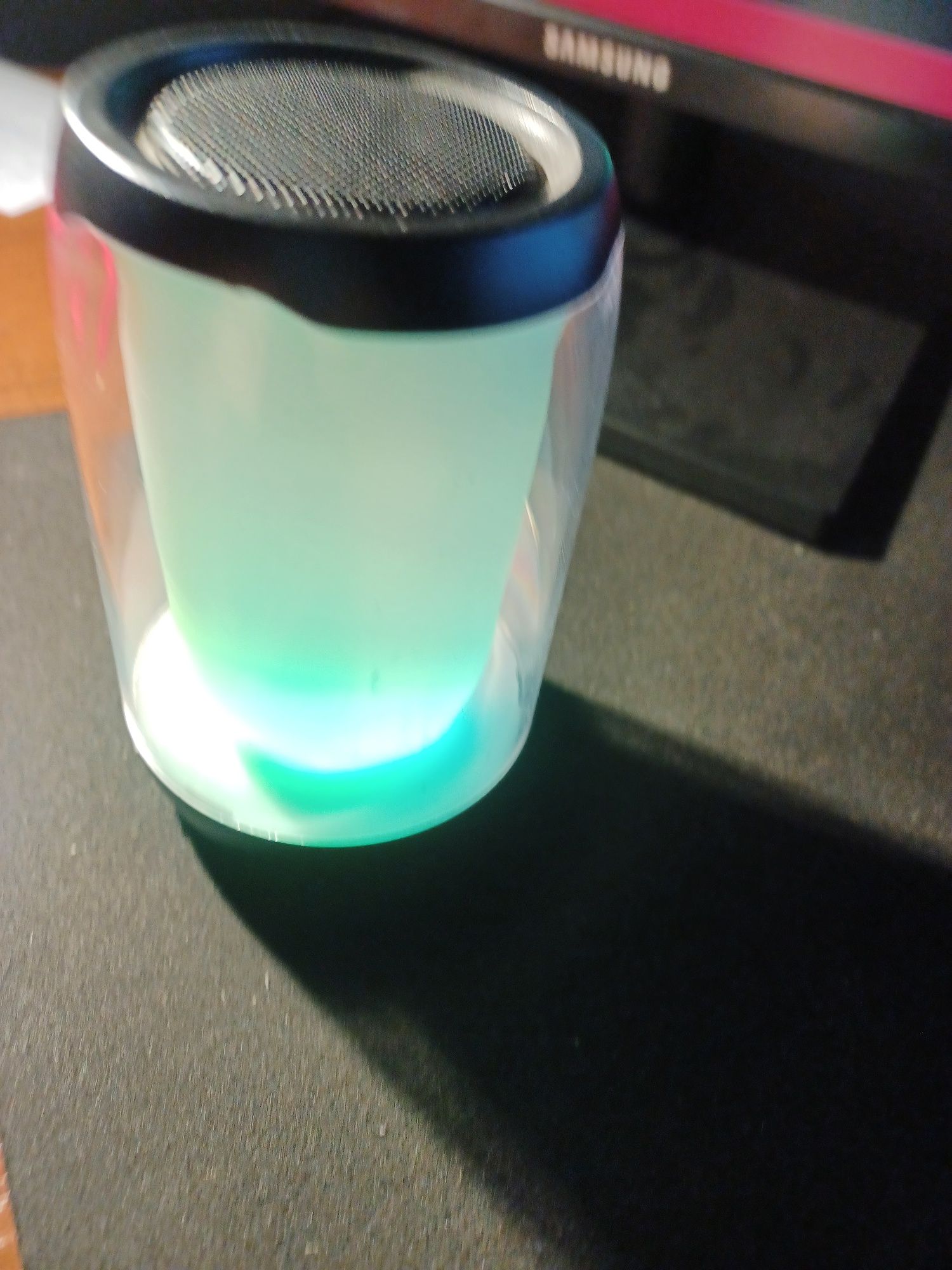 Głośnik Bluetooth z LED i bassem – działa, mocny dźwięk