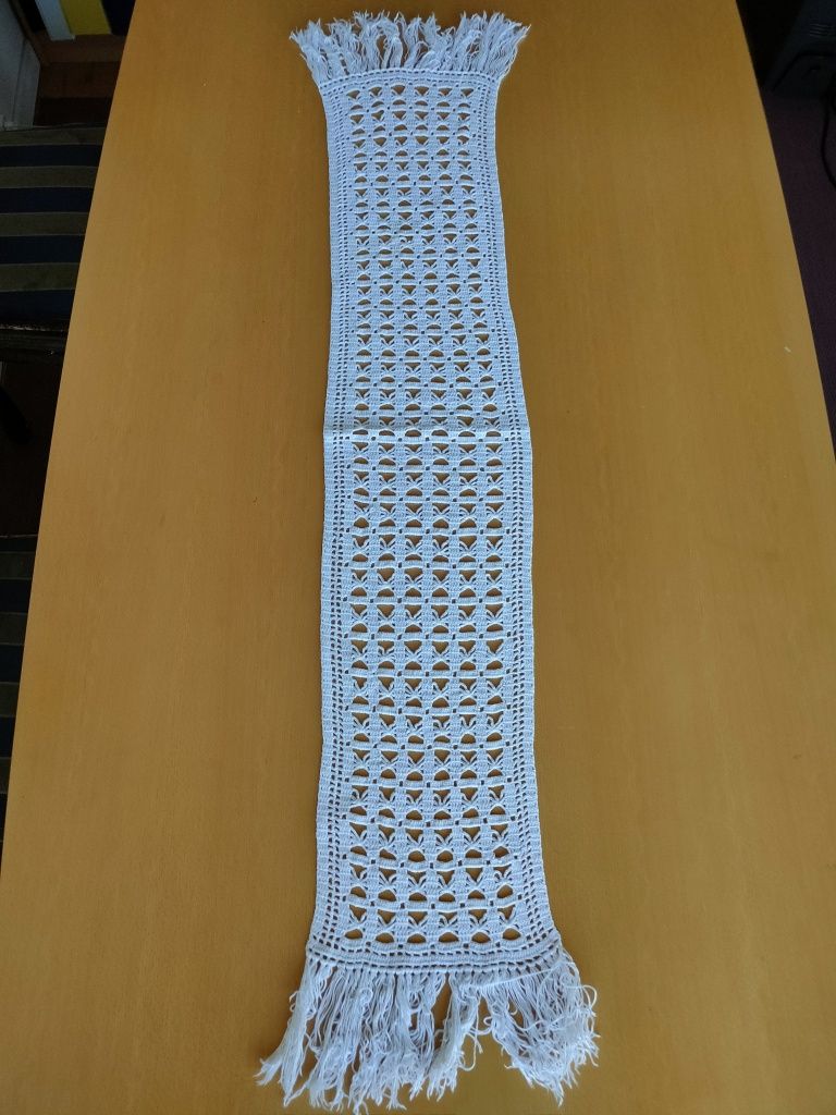 Conjunto de naperons em crochê.