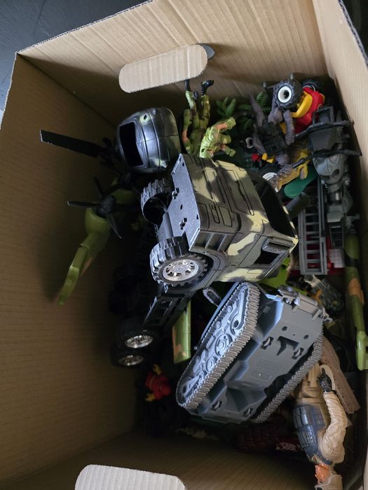 Pilnie sprzedam zabawki wojsko.