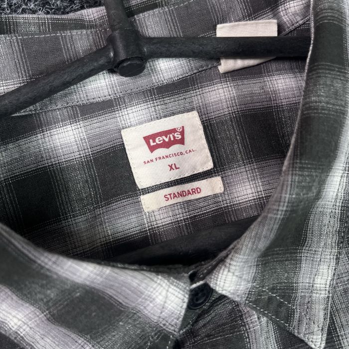 Рубашка Levi’s.