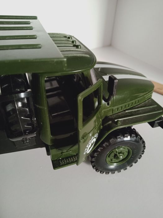 Самасвал - елктромеханічна іграшка.