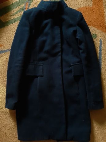 Пальто синего цвета