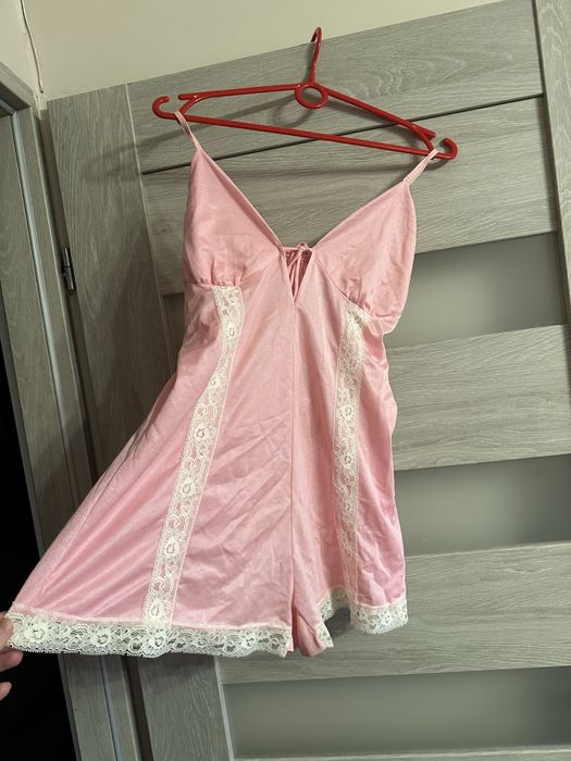 Różowa piżama z koronką