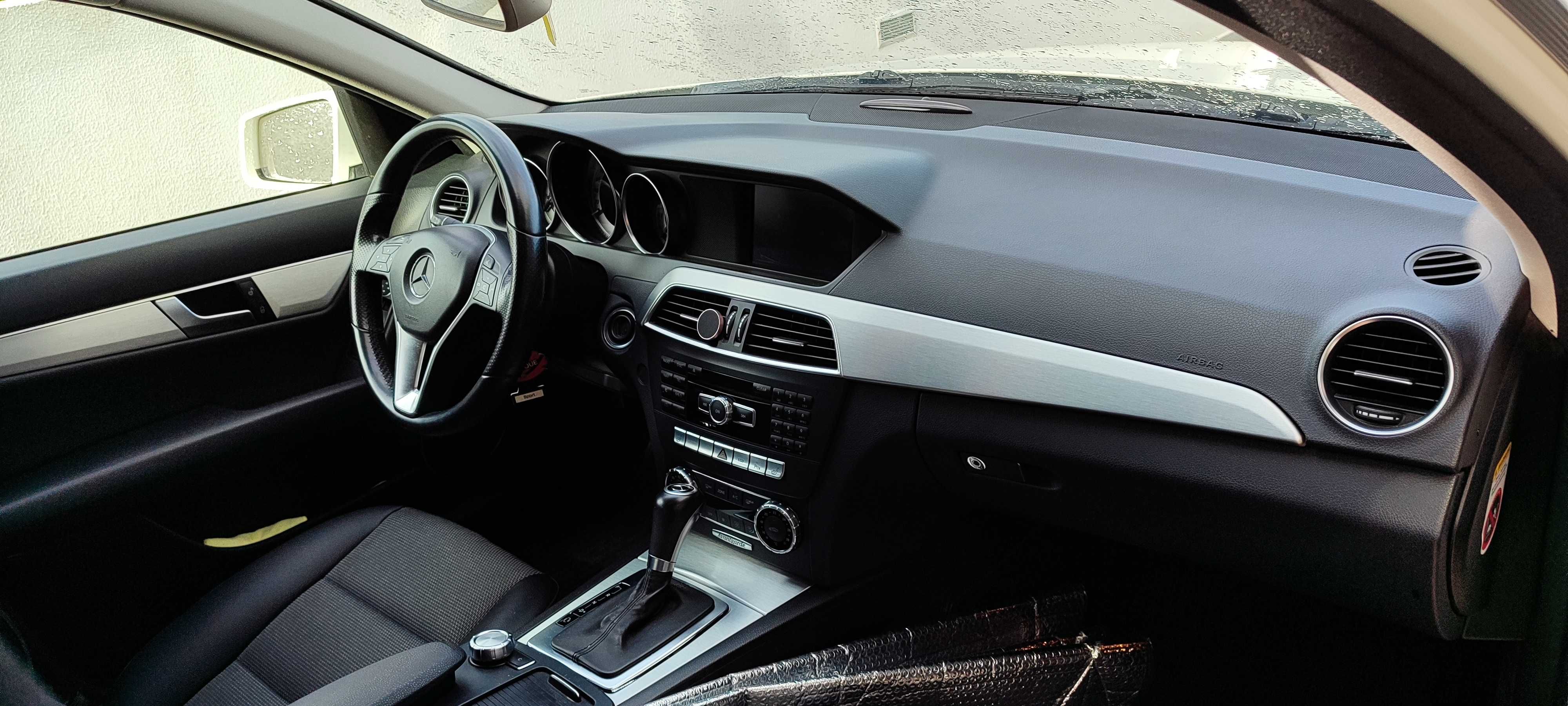 Mercedes C220 CDI BE Autom. de 2011 com Apenas 178 500 Kms