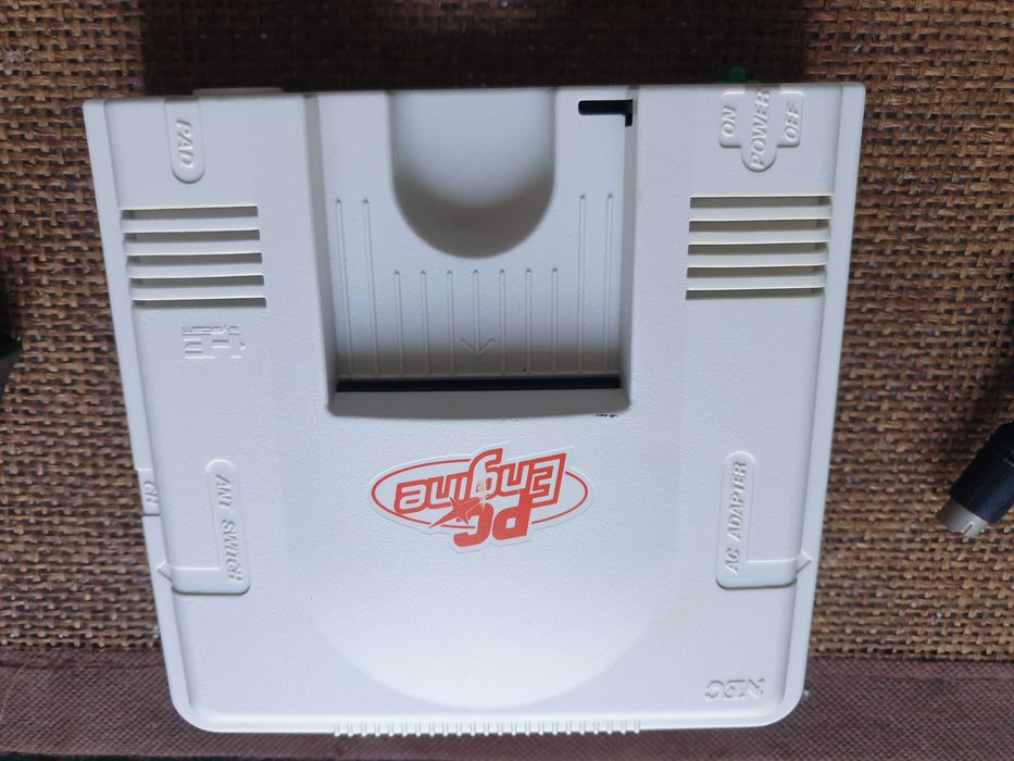 Ігрова консоль PC Engine білий колір