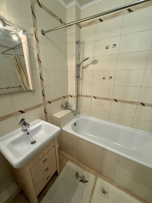 Здається 2 кімнатна новобудова вул.Відінська