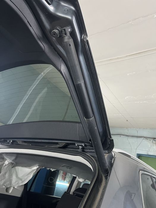 Амортизатор двери багажника левый правый электро vw tiguan 2 2021