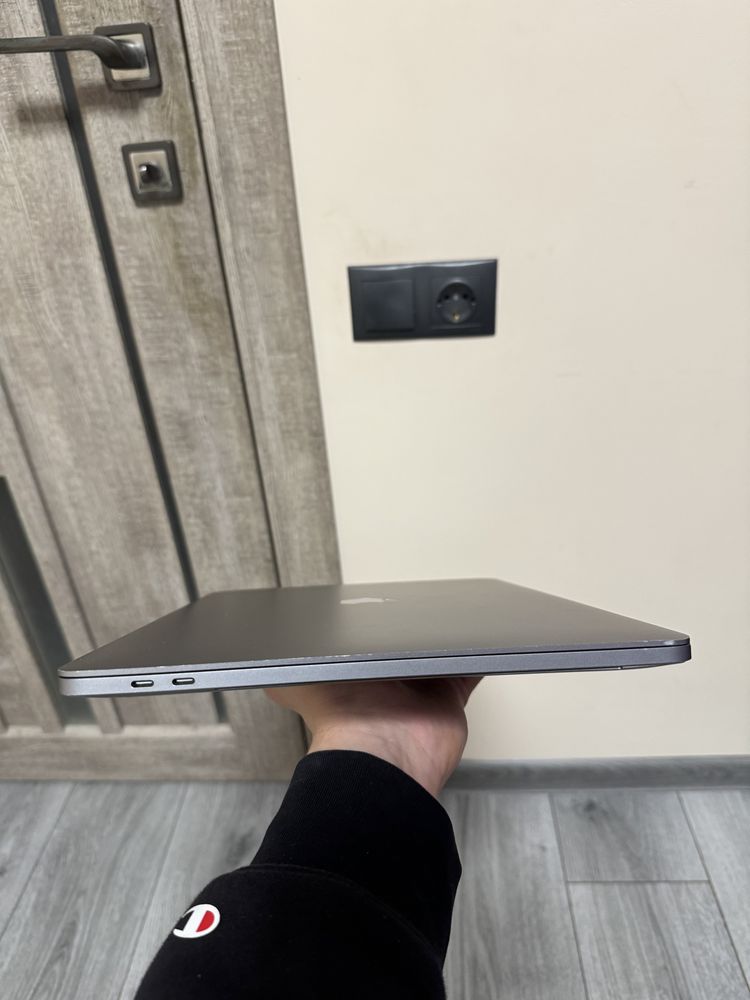 Macbook pro 16 2019 core i9 32/512gb amd pro 5500m 4gb