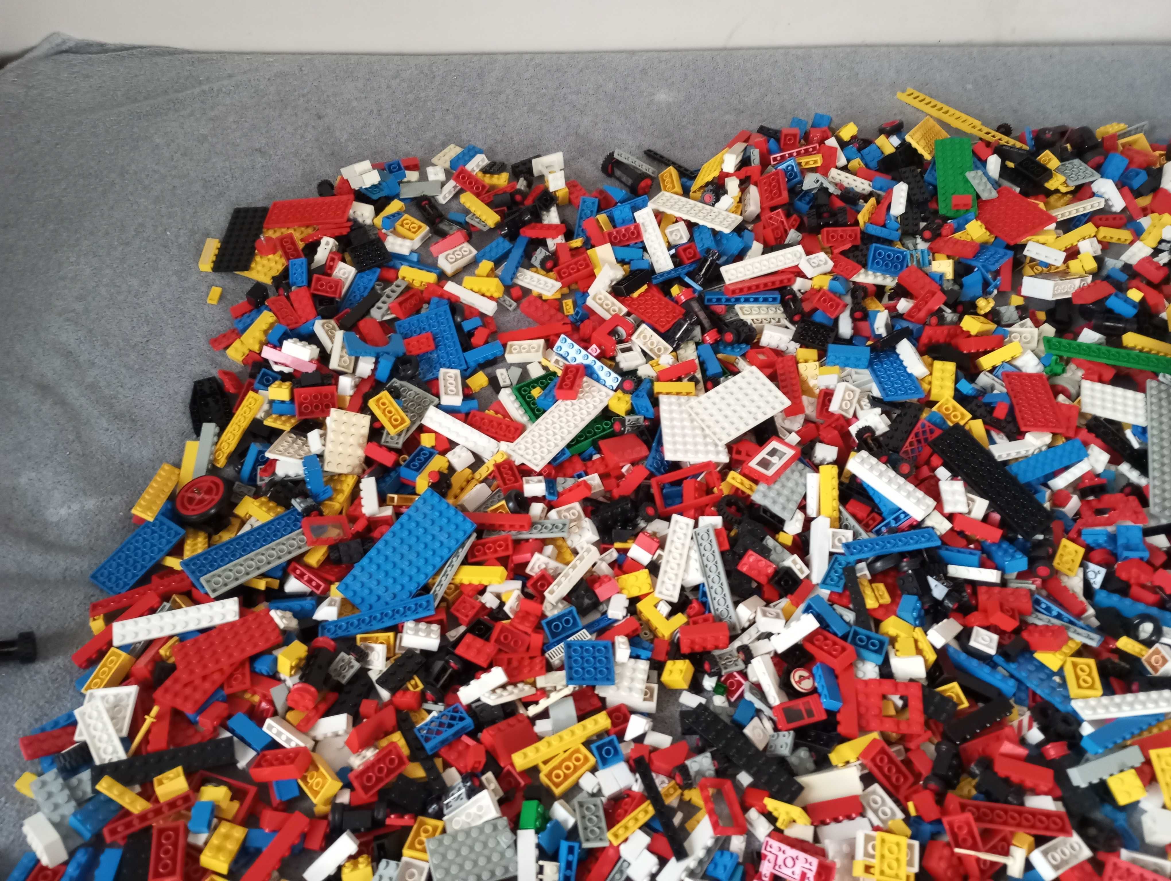 Lego 7,7 kg + figurki i elementy przeźroczyste. Lata 70/80-te.