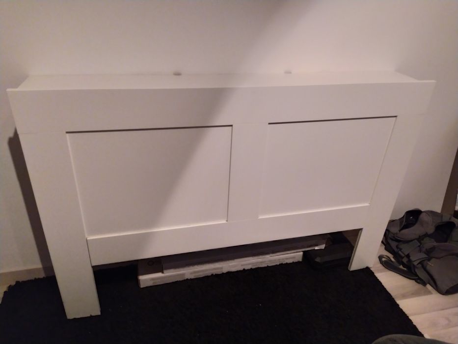 Cabeceira de cama de casal IKEA com arrumação