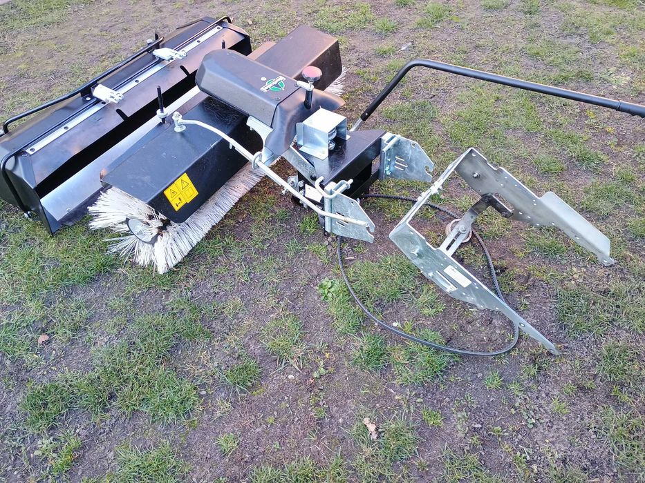 Zamiatarka szczotka do traktorka kosiarki kosz