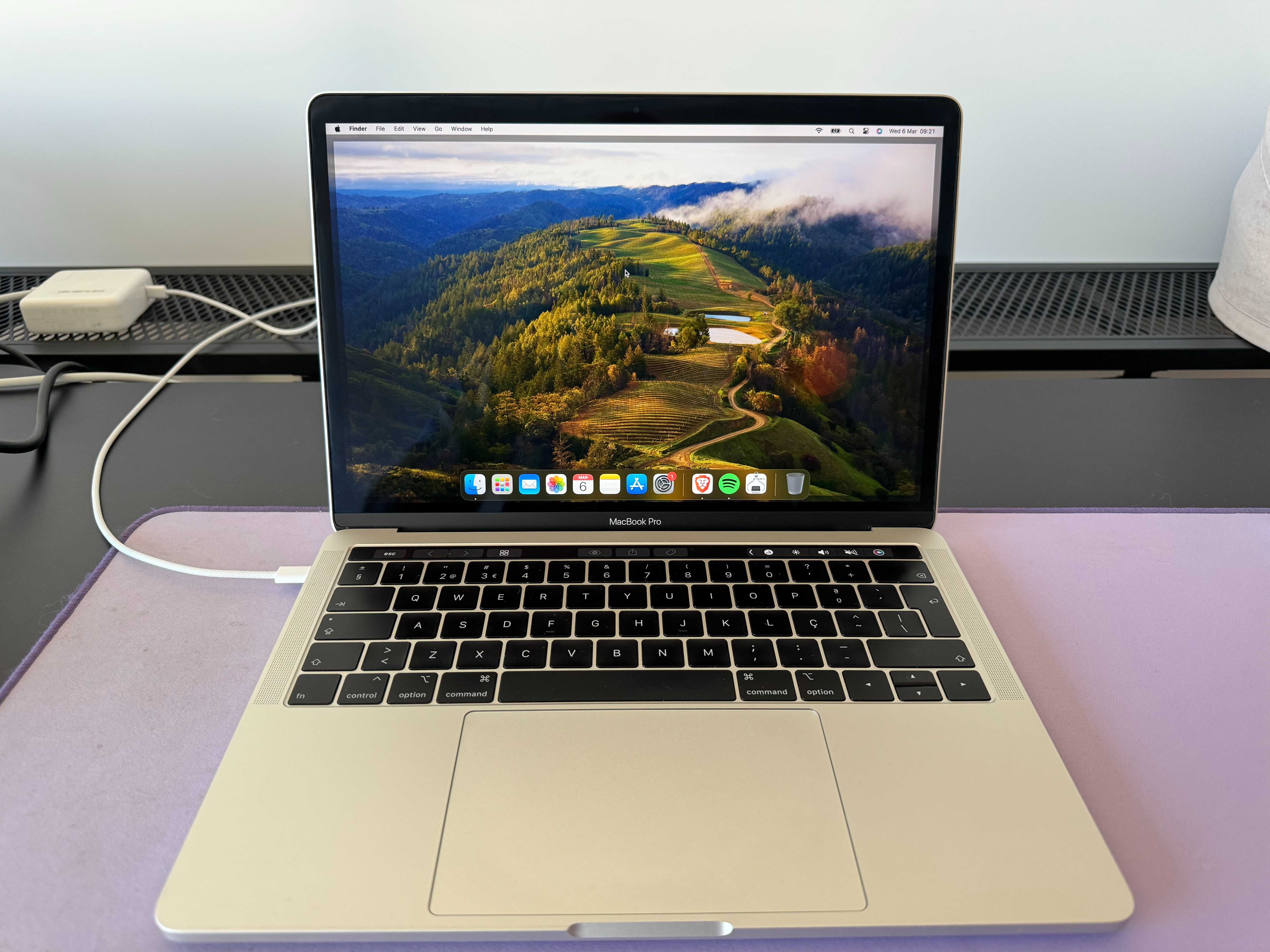 MacBook Pro 13 2019 i5 16GB 256GB