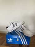 *NOVOS* Ténis Adidas