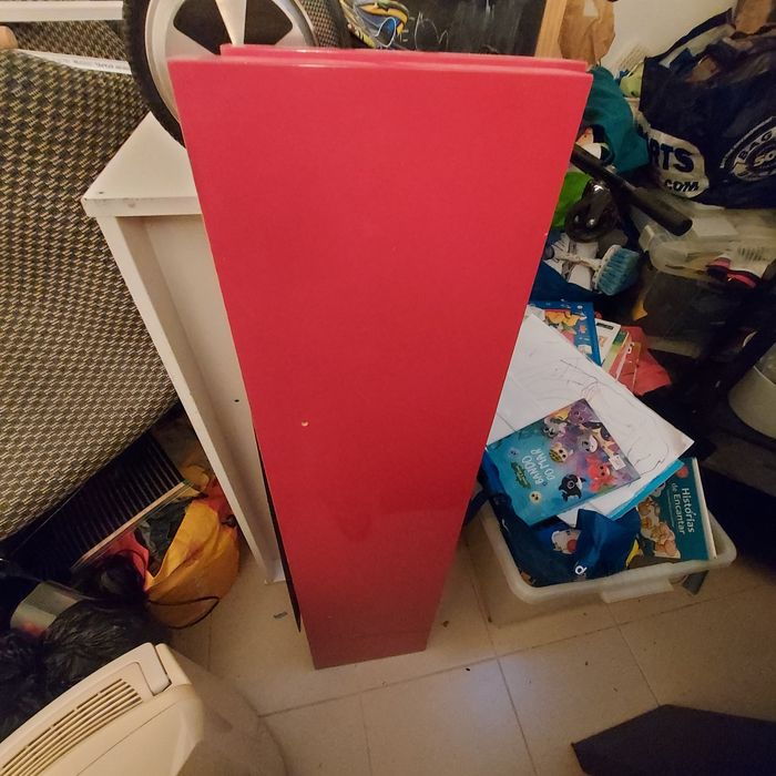 Parteleiras vermelhas ikea