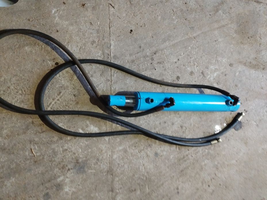 Siłownik hydrauliczny dwustronnego działania