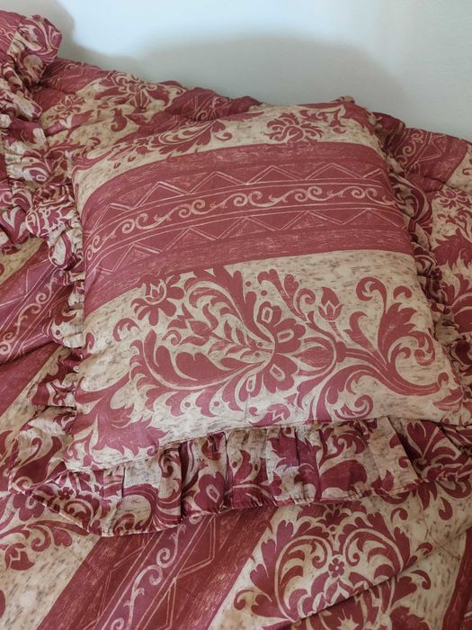 Edredão c/ 2 Almofadas e Colcha