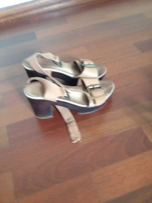 oportunidade - sandálias  5 euros-  nº35.5 e 36