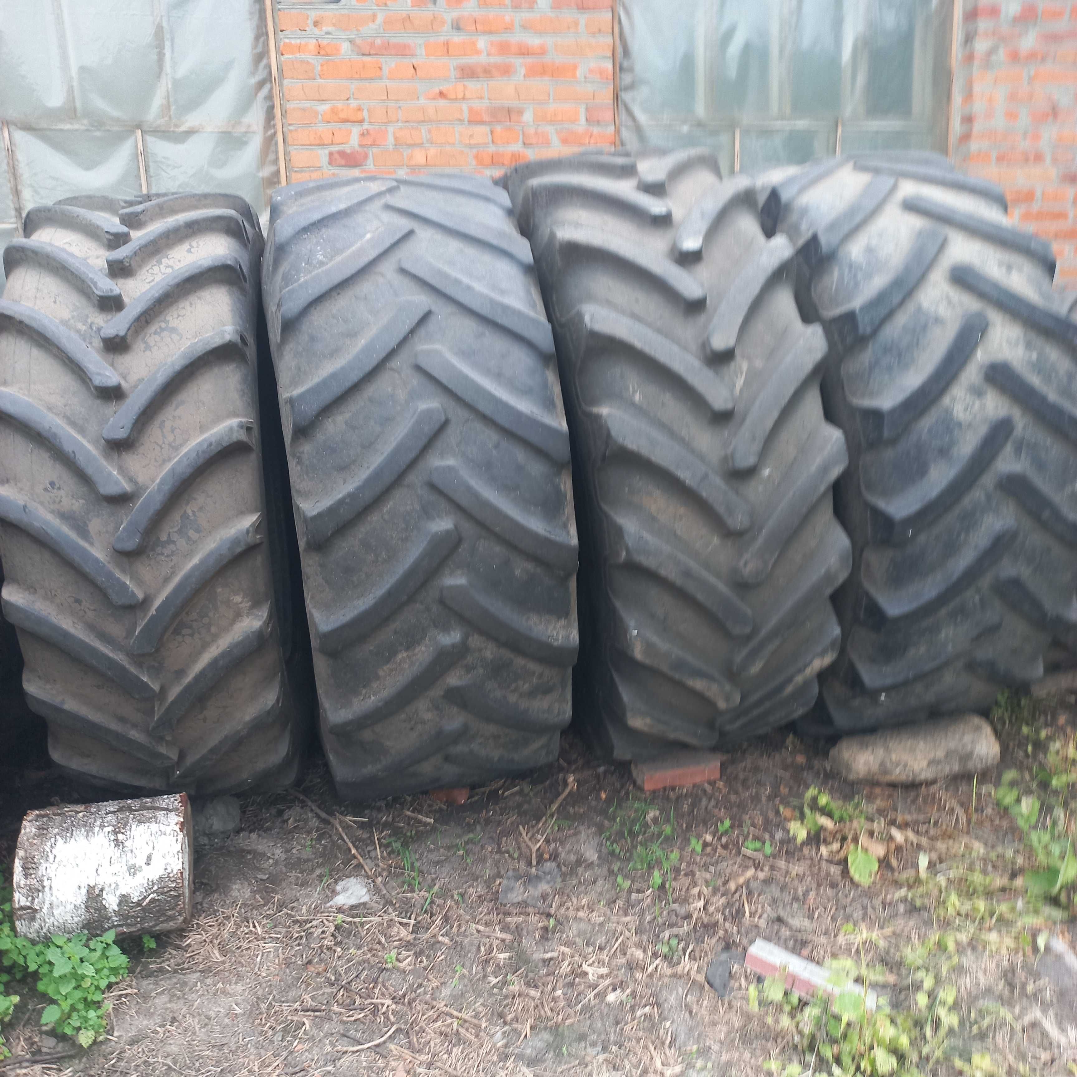 Шини -диски R-42 та R30 на трактор Case--New Holland