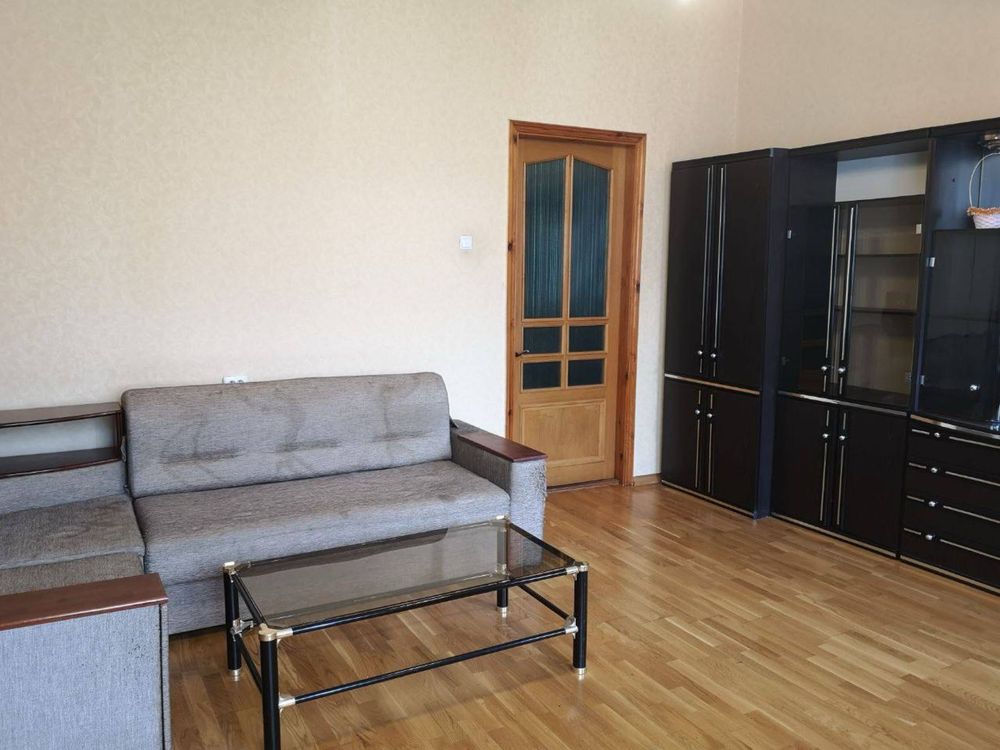 Вул. Євгена Чикаленка ( Пушкінська ),31-в, охайна 2 к.кв., 80 кв.м