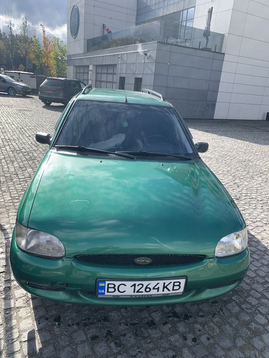 продаж Форд Ескорт