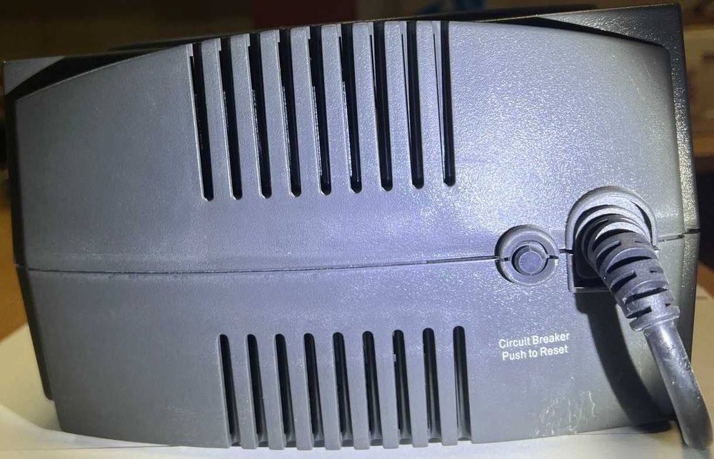 Источник бесперебойного питания  APC Back-UPS ES 525VA