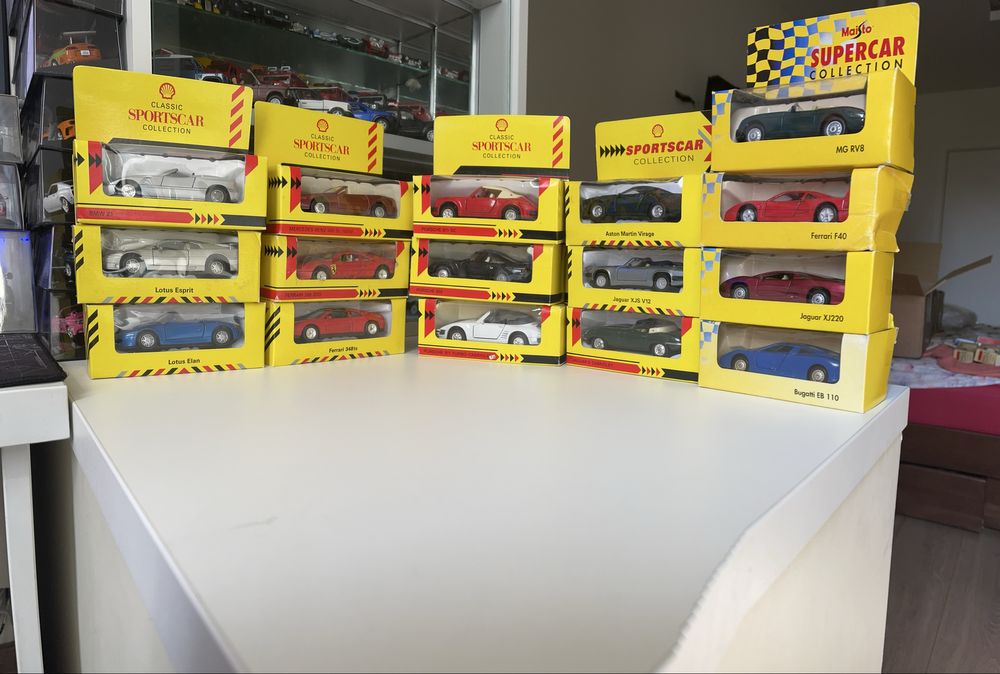 1:37- 1:40 Maisto Supercar Collection