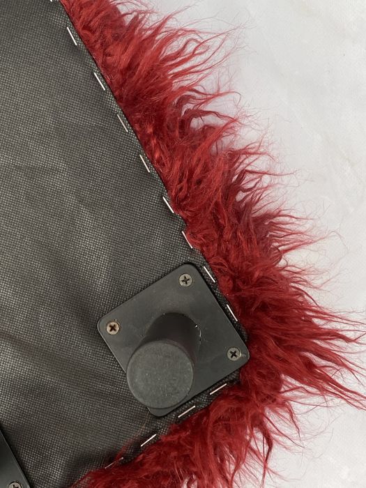 Пуф декоративний невисокий пухнастий червоний