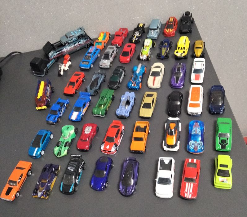 Продам машинки хот вілс