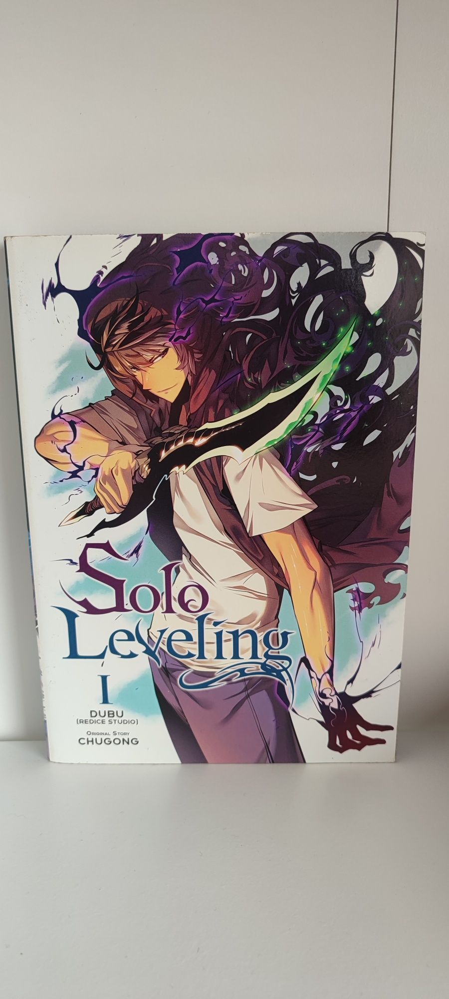 Vendo volume 1 do manga Solo Leveling, Edição Inglesa, em ótimo estado