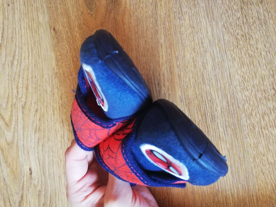 Kapcie buciki Spider-Man rozm 19 pierwsze buty butki