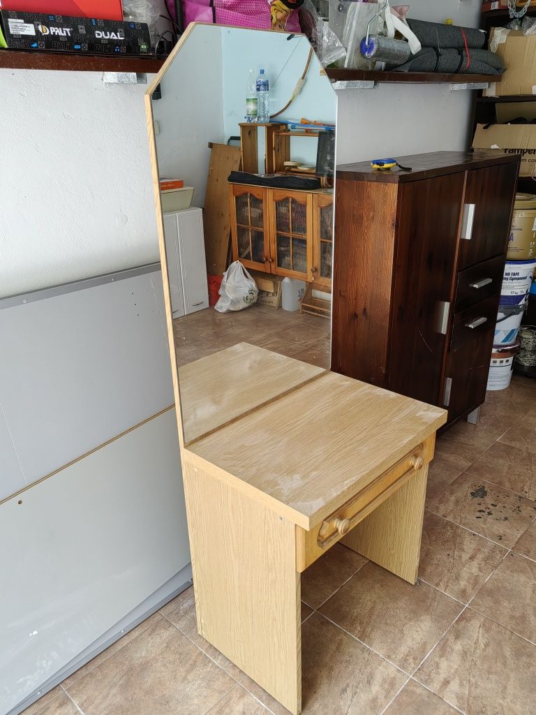 Toaletka, szafeczka z lustrem i szufladą