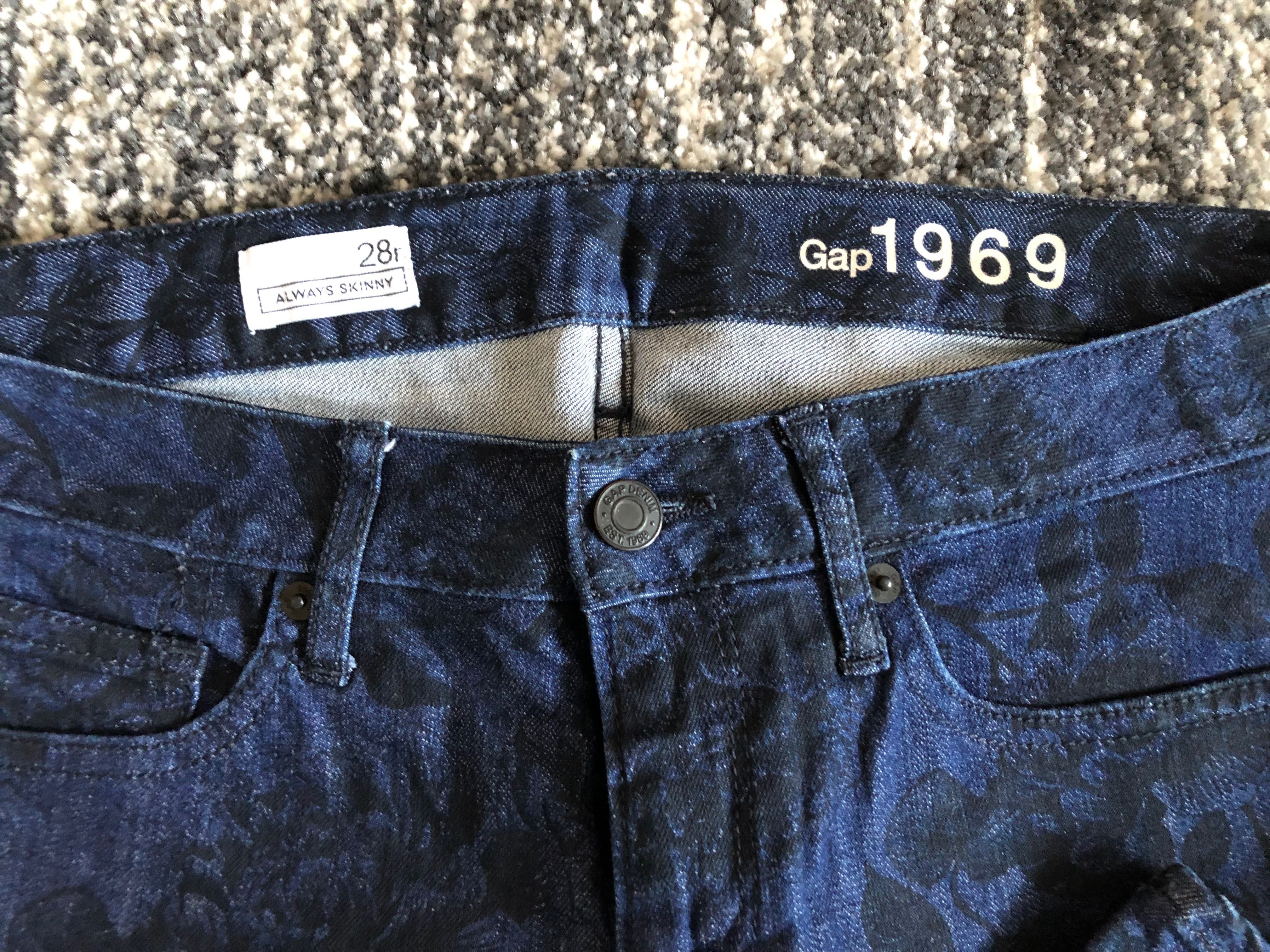 Spodnie jeans GAP w kwiaty