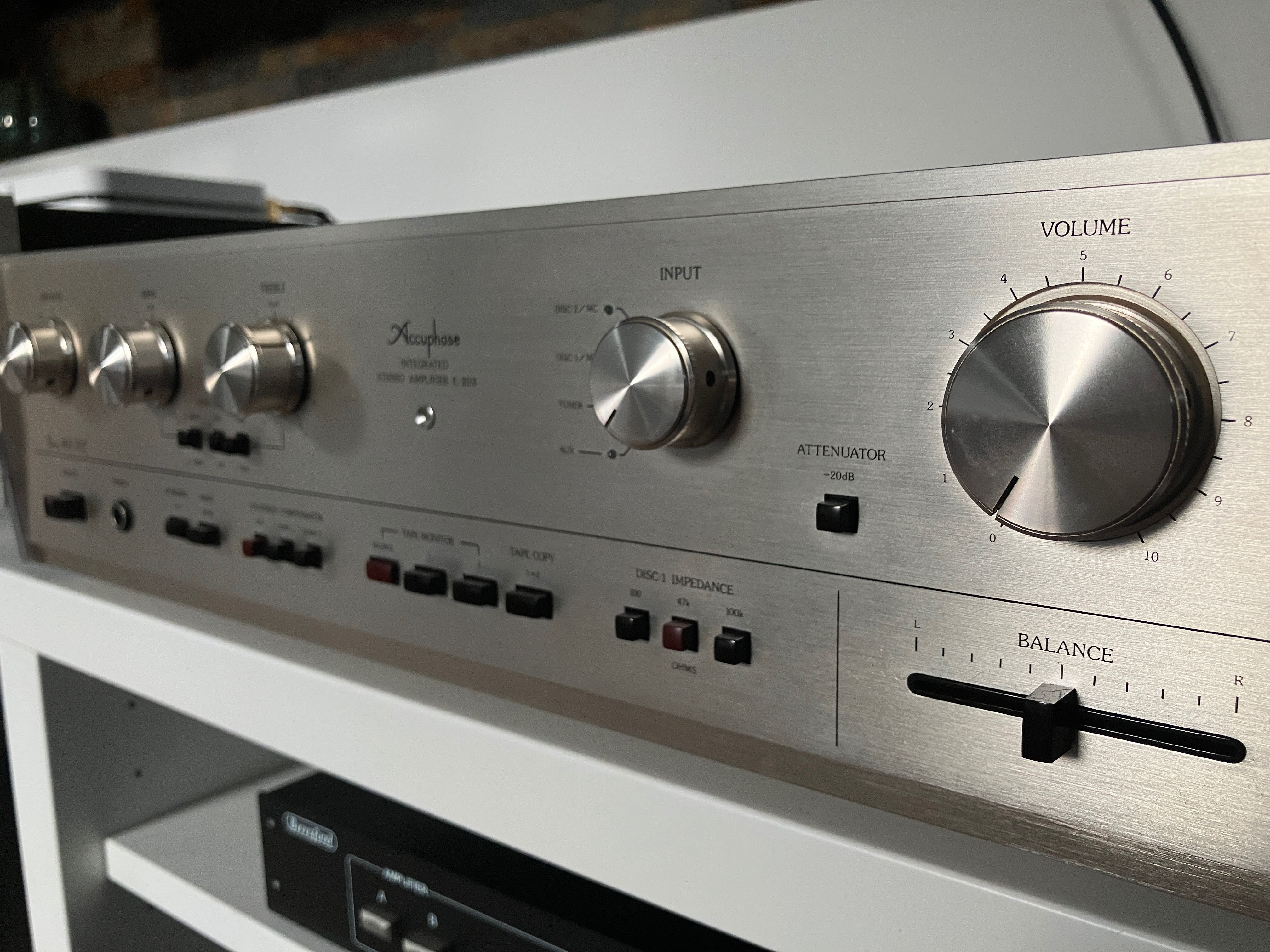 Klasyka High End Piękny Accuphase E 203