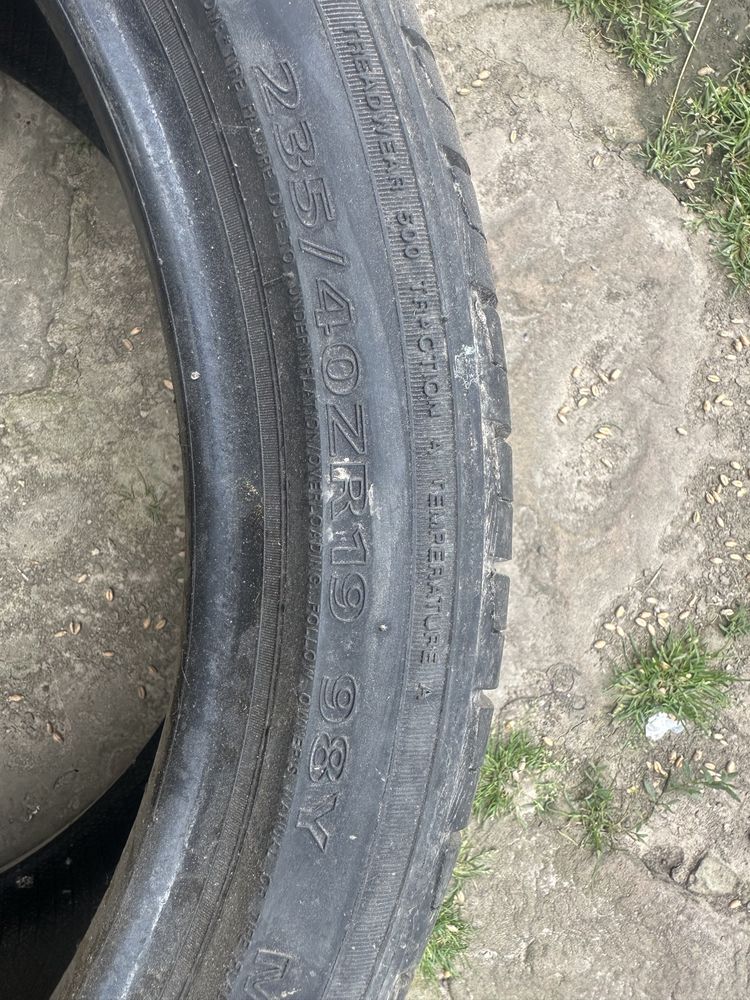 Продам шини 235/40/19