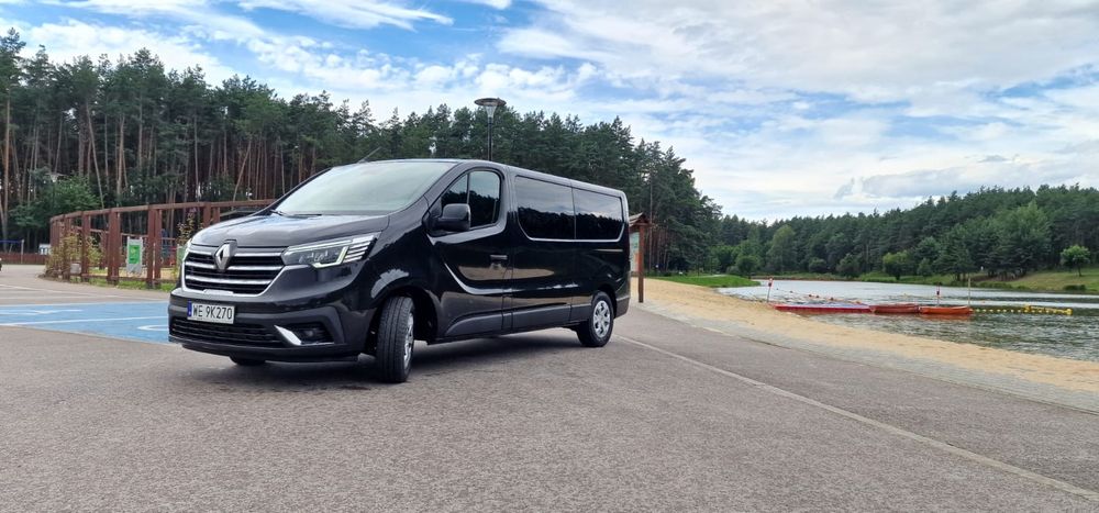 Wynajem busów 9 osobowych. Nowe wygodne Renault Trafic.