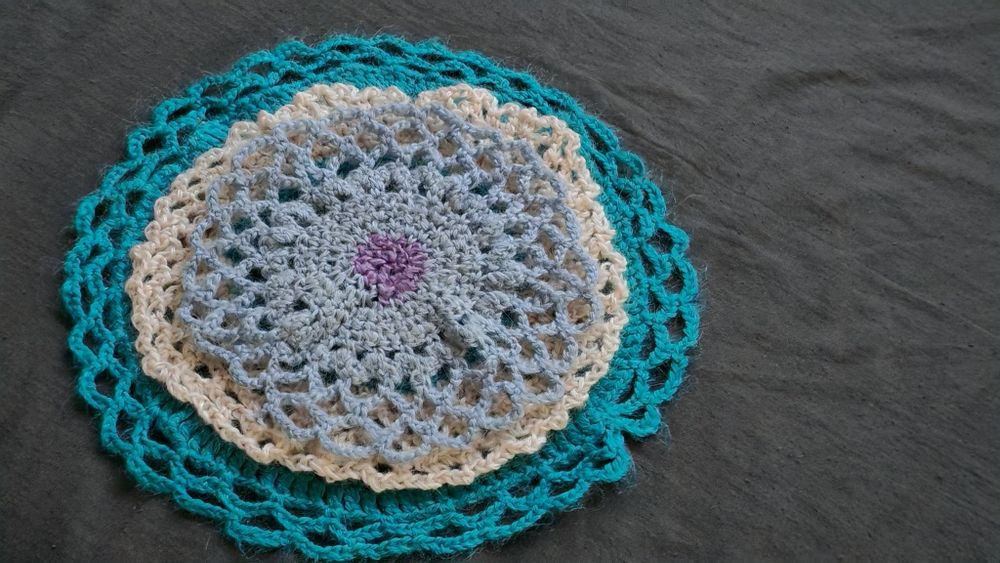 Салфетка вязаная круглая