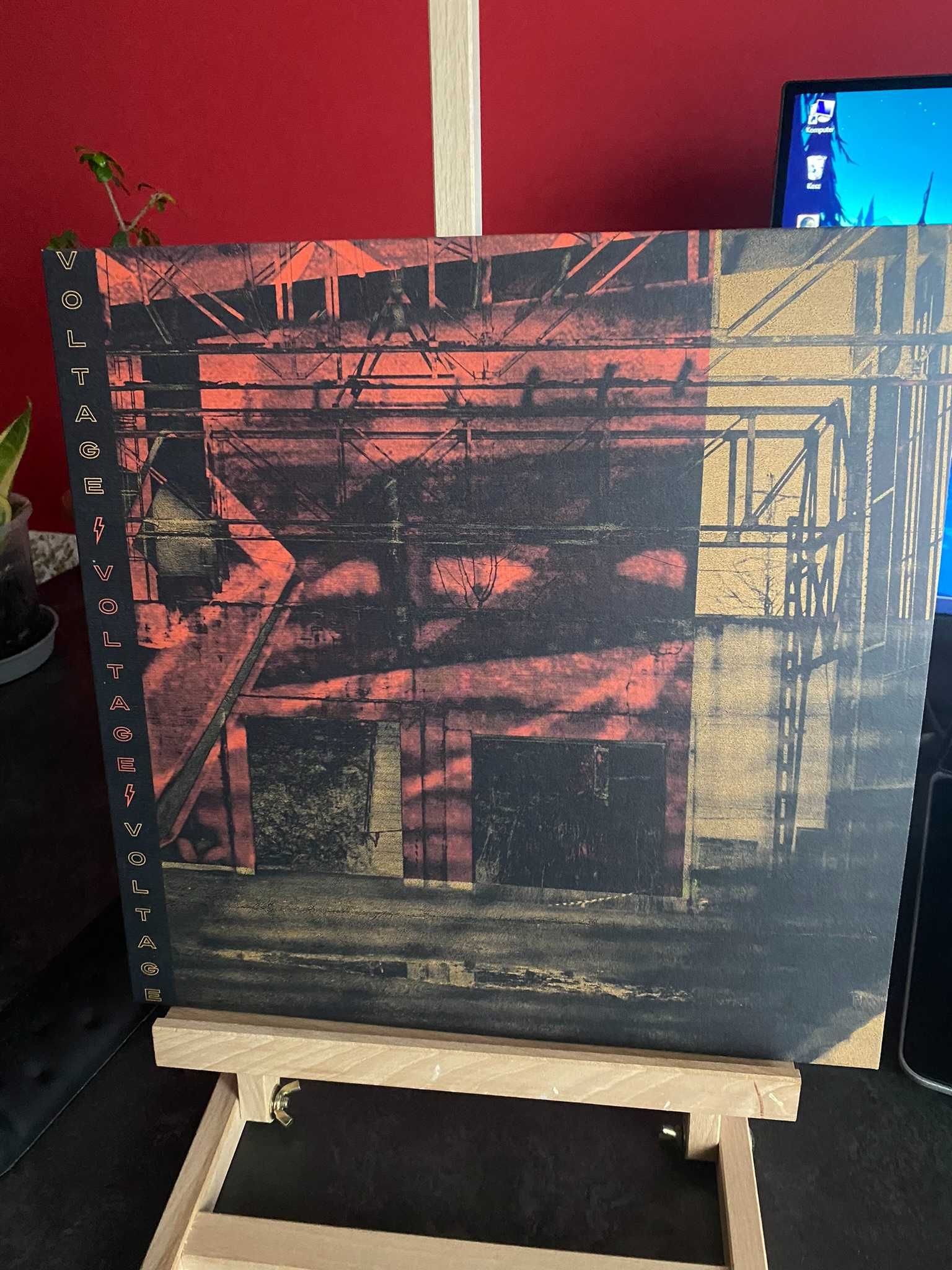 Voiski & Hadone – On The Edge Of Adhesion winyl techno dj electronic