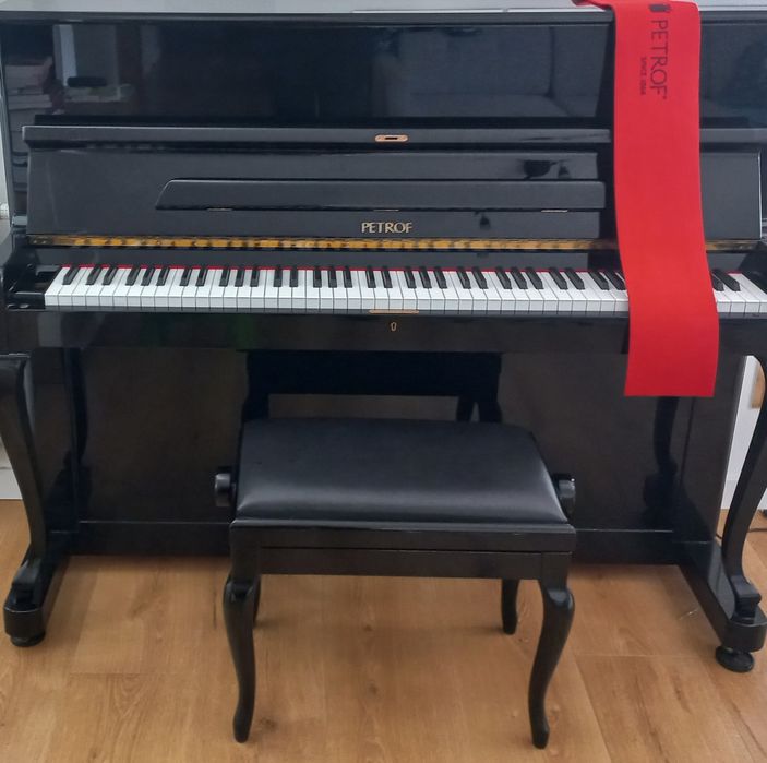 Pianino PETROF model 118 D1, chippendale,