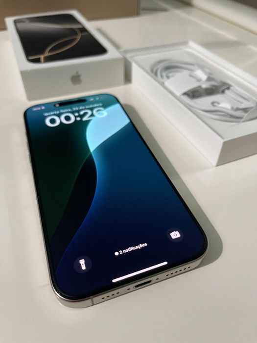 Vendo iPhone 16 Pro Max com 1 mês