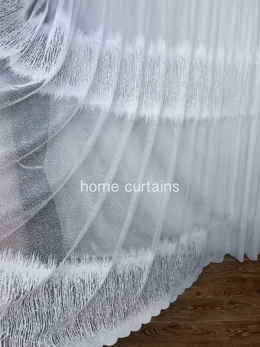 Тюль Жакард білого кольору з широким низом і смужкою