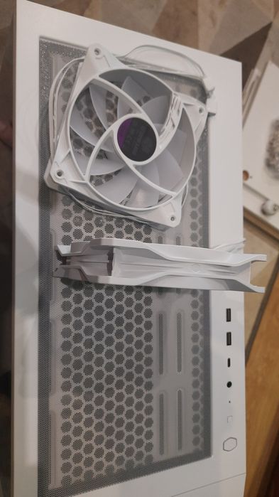 Nowe wentylatory Cooler Master CF120W ARGB białe - 2 szt.