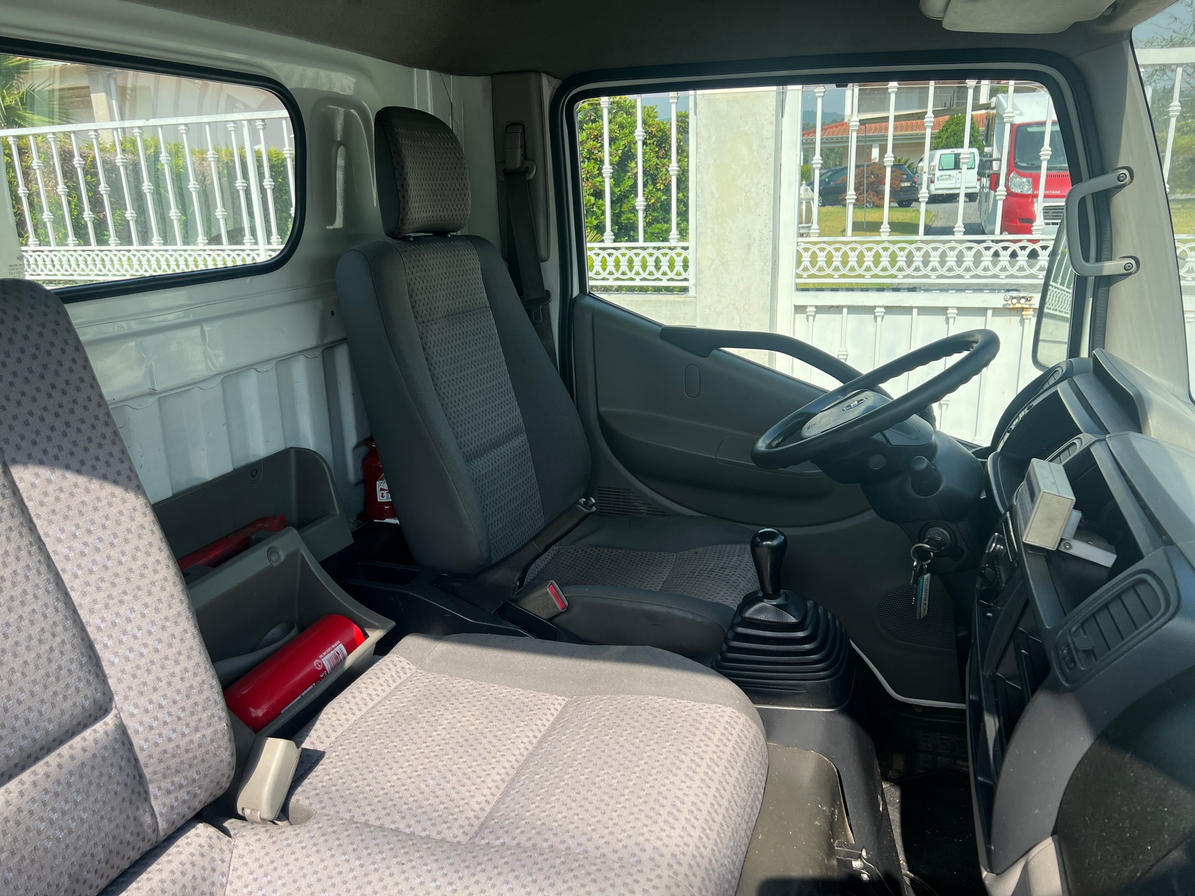 Nissan Cabstar 2.5 Dci com Grua