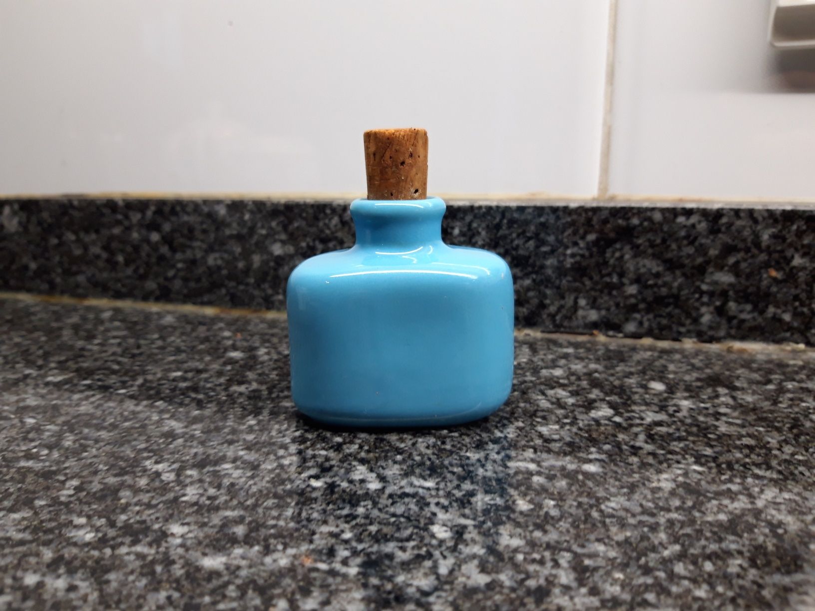 Frasquinho de cor azul