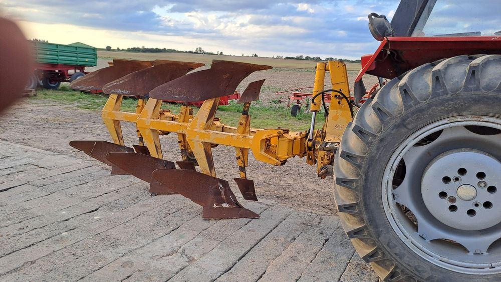 Pług 3 skibowy obrotowy