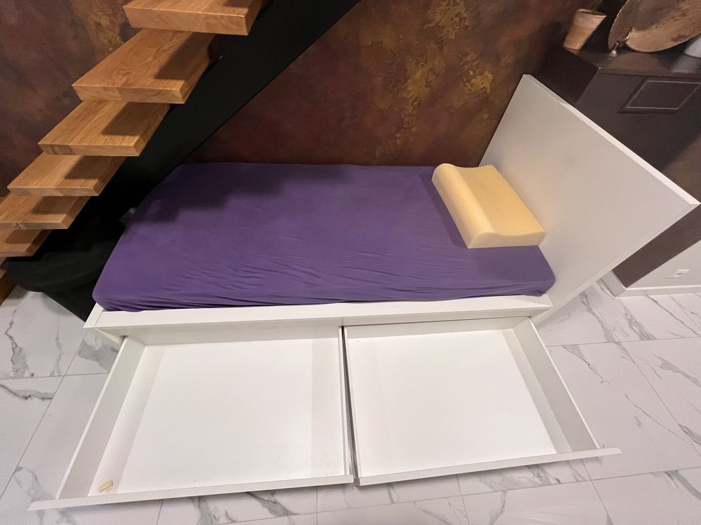 Łóżko z ikei z szufladami używane mniej wiecej w 4 lata