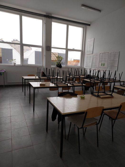 Stoły konferencyjne / stołówkowe – idealne do gastronomii i biura