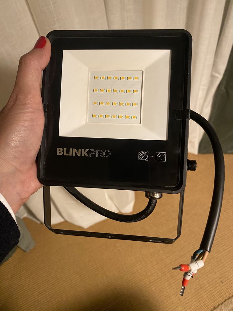 Foco projector apto para exterior Blink Pro