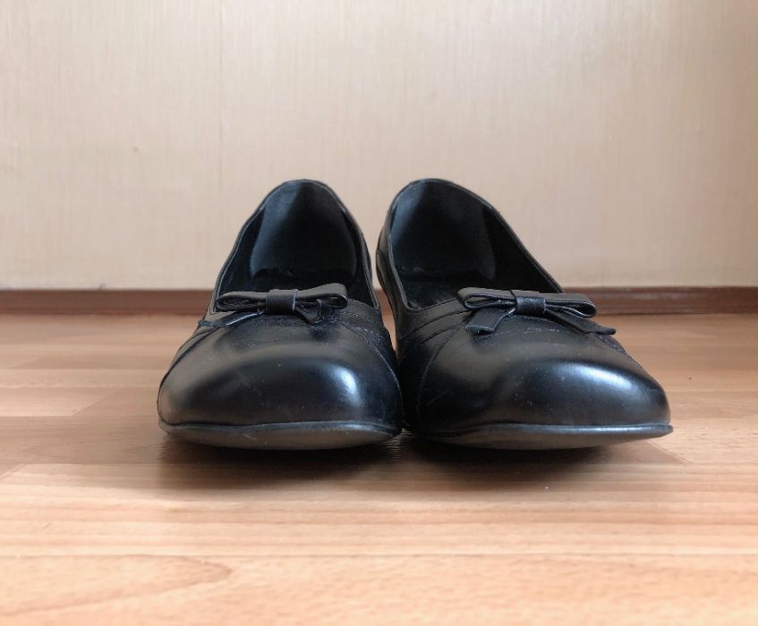 Чорні туфлі на невеличких підборах